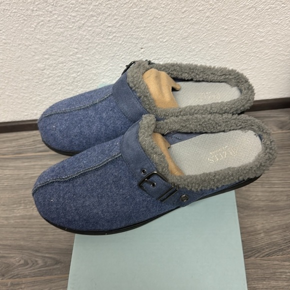 Bzees Eternity Clog - Picture 6 of 9